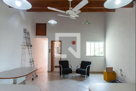 Casa à venda com 161m², 3 quartos e 4 vagasSalão