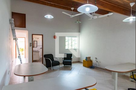 Casa à venda com 161m², 3 quartos e 4 vagasSalão