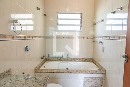 Casa à venda com 161m², 3 quartos e 4 vagasBanheiro da suíte 1