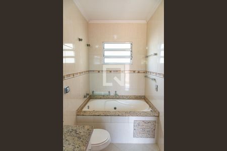 Casa à venda com 161m², 3 quartos e 4 vagasBanheiro da suíte 1