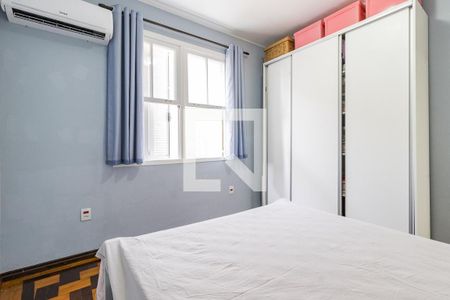 Dormitório 2 de apartamento à venda com 3 quartos, 82m² em Navegantes, Porto Alegre