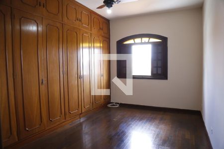 Casa à venda com 200m², 3 quartos e 3 vagasSuíte