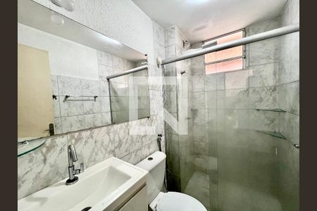 Banheiro  de apartamento à venda com 2 quartos, 83m² em Arvoredo, Contagem