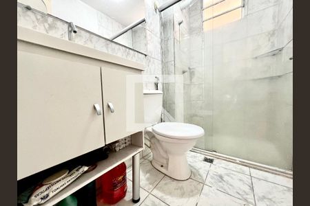 Banheiro  de apartamento à venda com 2 quartos, 83m² em Arvoredo, Contagem