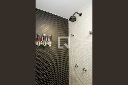 Banheiro de kitnet/studio para alugar com 1 quarto, 28m² em Pinheiros, São Paulo