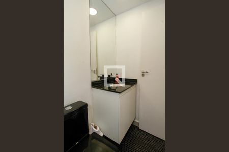 Banheiro de kitnet/studio para alugar com 1 quarto, 28m² em Pinheiros, São Paulo