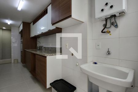Apartamento à venda com 107m², 3 quartos e 2 vagas Apartamento à venda com 107m², 3 quartos e 2 vagasÁrea de serviço