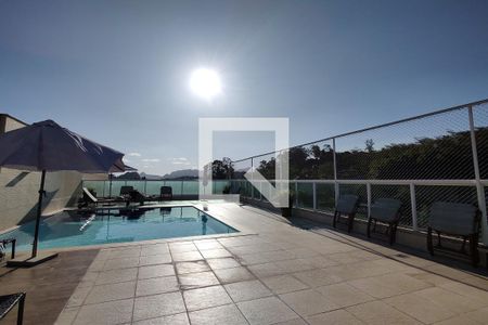 Apartamento à venda com 107m², 3 quartos e 2 vagas Apartamento à venda com 107m², 3 quartos e 2 vagasÁrea comum - Piscina