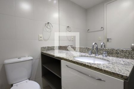 Apartamento à venda com 107m², 3 quartos e 2 vagas Apartamento à venda com 107m², 3 quartos e 2 vagasBanheiro da Suíte