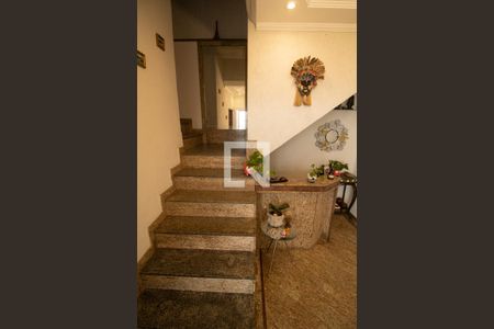 Hall de entrada de casa à venda com 5 quartos, 300m² em Burgo Paulista, São Paulo