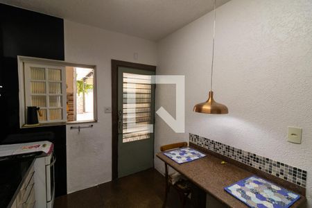 Casa à venda com 300m², 5 quartos e 10 vagas Casa à venda com 300m², 5 quartos e 10 vagasCozinha