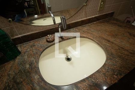 Casa à venda com 300m², 5 quartos e 10 vagas Casa à venda com 300m², 5 quartos e 10 vagasBanheiro da Suíte 2