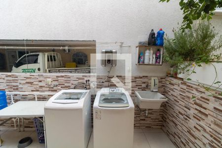 Casa à venda com 300m², 5 quartos e 10 vagas Casa à venda com 300m², 5 quartos e 10 vagasÁrea de Serviço