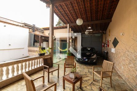 Casa à venda com 300m², 5 quartos e 10 vagas Casa à venda com 300m², 5 quartos e 10 vagasGaragem