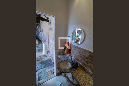 Casa à venda com 300m², 5 quartos e 10 vagas Casa à venda com 300m², 5 quartos e 10 vagasLavabo