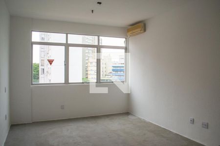 Sala e quarto  de kitnet/studio à venda com 1 quarto, 35m² em Centro Histórico, Porto Alegre