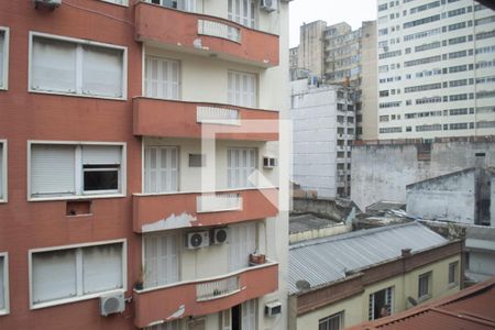 Vista da sala e quarto  de kitnet/studio à venda com 1 quarto, 35m² em Centro Histórico, Porto Alegre