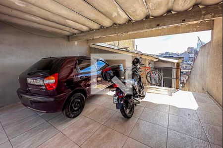 Casa à venda com 180m², 4 quartos e 2 vagas Casa à venda com 180m², 4 quartos e 2 vagasGaragem