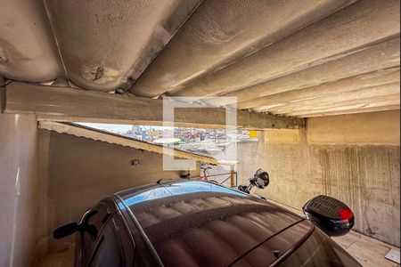 Casa à venda com 180m², 4 quartos e 2 vagas Casa à venda com 180m², 4 quartos e 2 vagasGaragem
