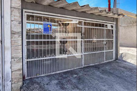 Casa à venda com 180m², 4 quartos e 2 vagas Casa à venda com 180m², 4 quartos e 2 vagasFachada