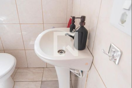 Casa à venda com 180m², 4 quartos e 2 vagas Casa à venda com 180m², 4 quartos e 2 vagasBanheiro