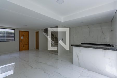 Sala de casa à venda com 3 quartos, 128m² em Santa Mônica, Belo Horizonte