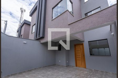 Casa à venda com 128m², 3 quartos e 2 vagasEntrada - garagem