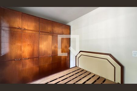 Quarto 2 de apartamento para alugar com 3 quartos, 53m² em Campo Comprido, Curitiba