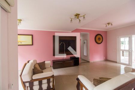 Sala de TV de casa de condomínio para alugar com 4 quartos, 390m² em Nova Higienópolis, Barueri