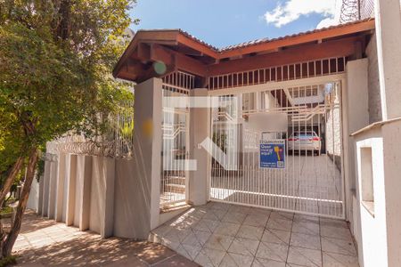 Casa para alugar com 328m², 5 quartos e 5 vagas Casa para alugar com 328m², 5 quartos e 5 vagasFachada