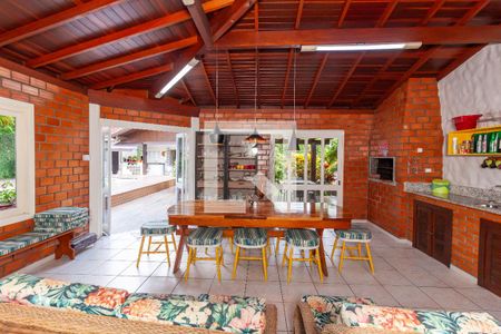 Casa para alugar com 328m², 5 quartos e 5 vagas Casa para alugar com 328m², 5 quartos e 5 vagasÁrea comum - Salão de festas