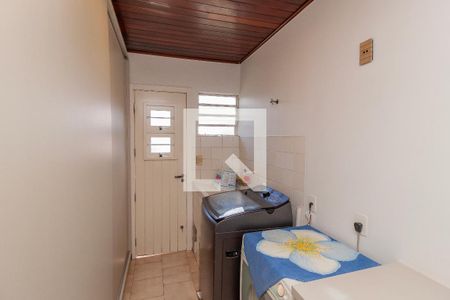 Casa para alugar com 328m², 5 quartos e 5 vagas Casa para alugar com 328m², 5 quartos e 5 vagasLavanderia