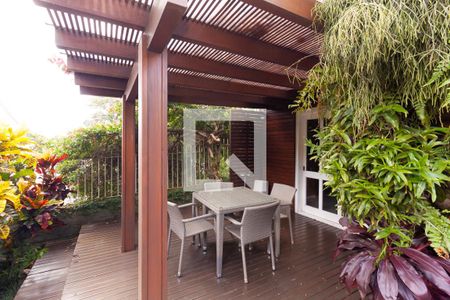 Casa para alugar com 328m², 5 quartos e 5 vagas Casa para alugar com 328m², 5 quartos e 5 vagasÁrea externa