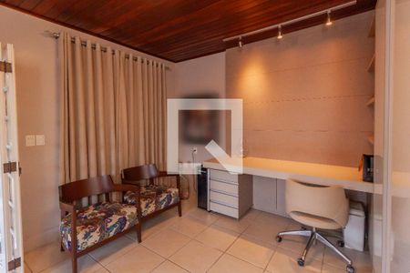 Casa para alugar com 328m², 5 quartos e 5 vagas Casa para alugar com 328m², 5 quartos e 5 vagasEscritório