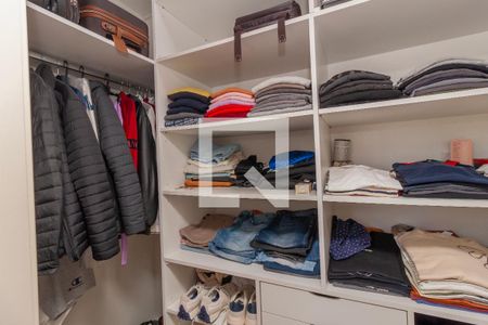 Casa para alugar com 328m², 5 quartos e 5 vagas Casa para alugar com 328m², 5 quartos e 5 vagasCloset da suíte