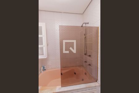 Casa para alugar com 328m², 5 quartos e 5 vagas Casa para alugar com 328m², 5 quartos e 5 vagasBanheiro da Suíte