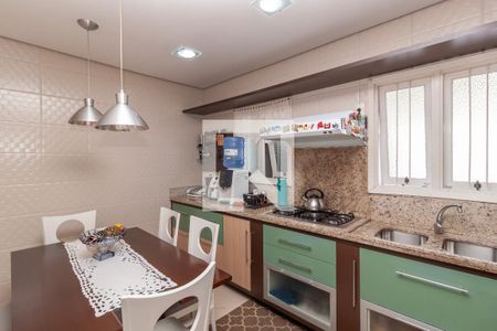 Casa para alugar com 328m², 5 quartos e 5 vagas Casa para alugar com 328m², 5 quartos e 5 vagasCozinha