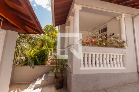 Casa para alugar com 328m², 5 quartos e 5 vagas Casa para alugar com 328m², 5 quartos e 5 vagasFachada