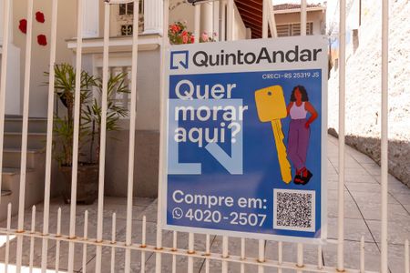 Casa para alugar com 328m², 5 quartos e 5 vagas Casa para alugar com 328m², 5 quartos e 5 vagasFachada