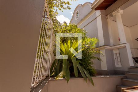 Casa para alugar com 328m², 5 quartos e 5 vagas Casa para alugar com 328m², 5 quartos e 5 vagasFachada