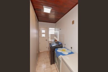 Casa para alugar com 328m², 5 quartos e 5 vagas Casa para alugar com 328m², 5 quartos e 5 vagasLavanderia