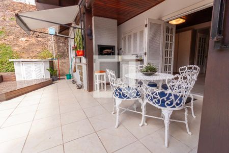 Casa para alugar com 328m², 5 quartos e 5 vagas Casa para alugar com 328m², 5 quartos e 5 vagasÁrea externa