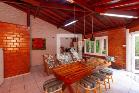 Casa para alugar com 328m², 5 quartos e 5 vagas Casa para alugar com 328m², 5 quartos e 5 vagasÁrea comum - Salão de festas