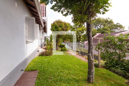 Casa para alugar com 328m², 5 quartos e 5 vagas Casa para alugar com 328m², 5 quartos e 5 vagasÁrea externa