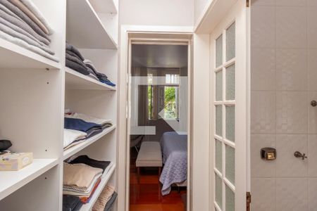 Casa para alugar com 328m², 5 quartos e 5 vagas Casa para alugar com 328m², 5 quartos e 5 vagasCloset da suíte