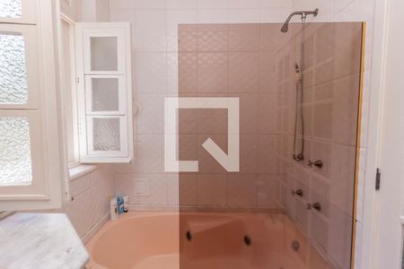 Casa para alugar com 328m², 5 quartos e 5 vagas Casa para alugar com 328m², 5 quartos e 5 vagasBanheiro da Suíte