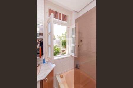 Casa para alugar com 328m², 5 quartos e 5 vagas Casa para alugar com 328m², 5 quartos e 5 vagasBanheiro da Suíte