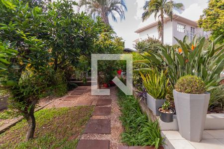 Casa para alugar com 328m², 5 quartos e 5 vagas Casa para alugar com 328m², 5 quartos e 5 vagasÁrea externa