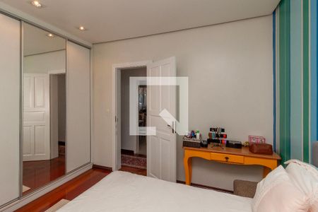 Casa para alugar com 328m², 5 quartos e 5 vagas Casa para alugar com 328m², 5 quartos e 5 vagasQuarto 2