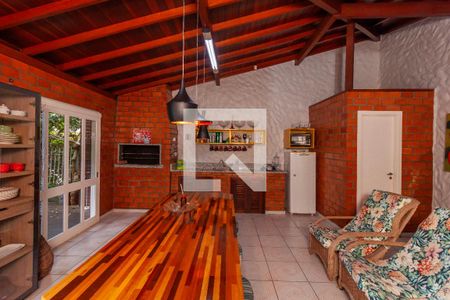 Casa para alugar com 328m², 5 quartos e 5 vagas Casa para alugar com 328m², 5 quartos e 5 vagasÁrea comum - Salão de festas